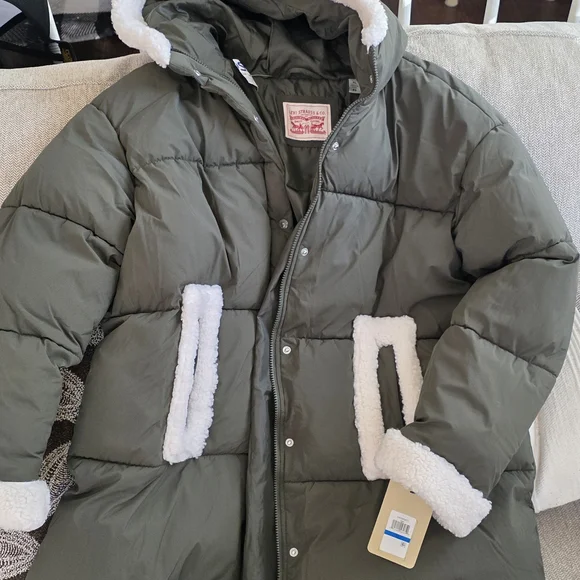 Levi's Dark Green Women's Puffer Jacket - Picture 2 of 5